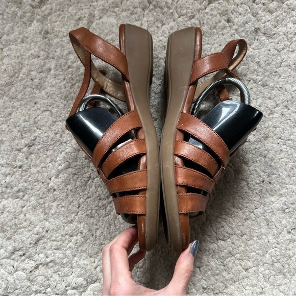 Naturlizer Women's Brown Leather Gladiator Style Velcro Adjustable Ankle Sandals - Picture 5 of 12